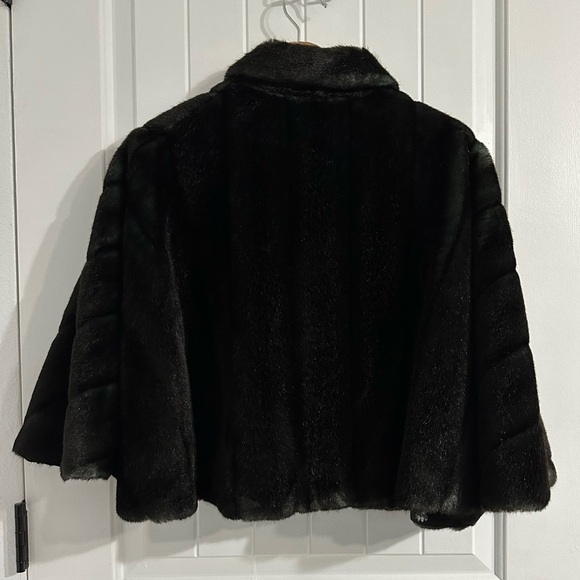 La Maison de la Fausse Fourrure x Sak Fifth Avenue Vintage Faux Fur Cape - Picture 7 of 11